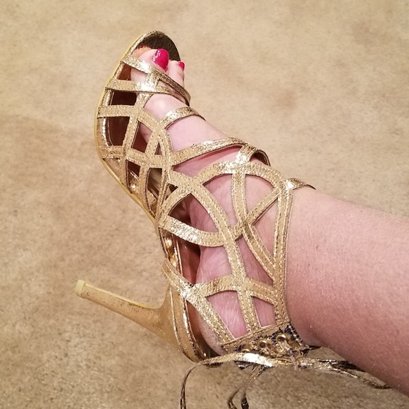 🎉 NWOT Gold Metallic Gladiator - Picture 6 of 6